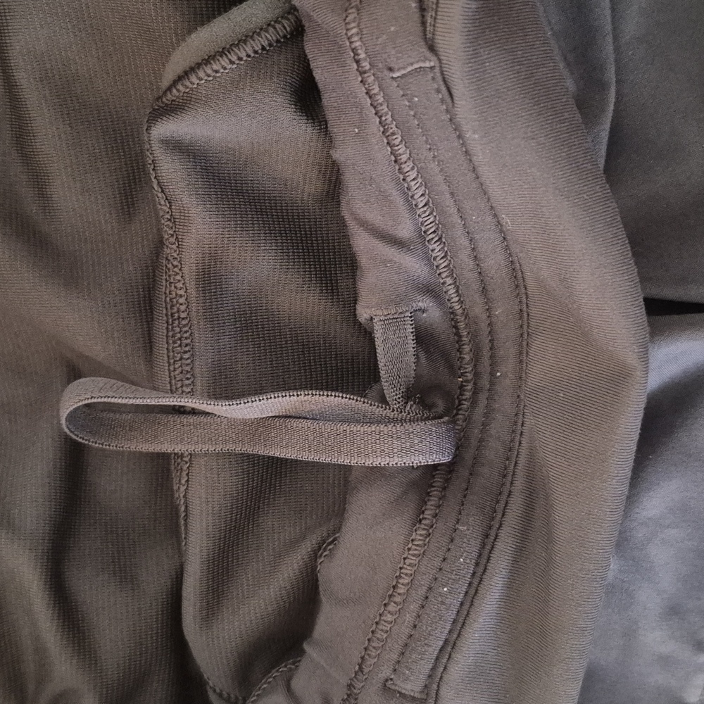 lululemon athletica Women's Charcoal Skorts Size 6 - Picture 3 of 4